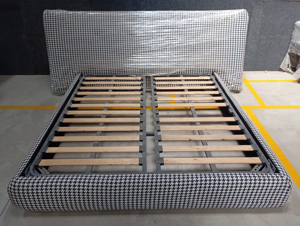 SB56A-WINGED KING SIZE BED (W/O STORAGE) (WHITE & BLACK) (HEADBOARD L-2642mm,W-1956mm,L-2083mm) - FURNITURE - (BLACK &  WHITE - BUENA CASA - 1981x1829 mm - 79.24inchX73.16inch)