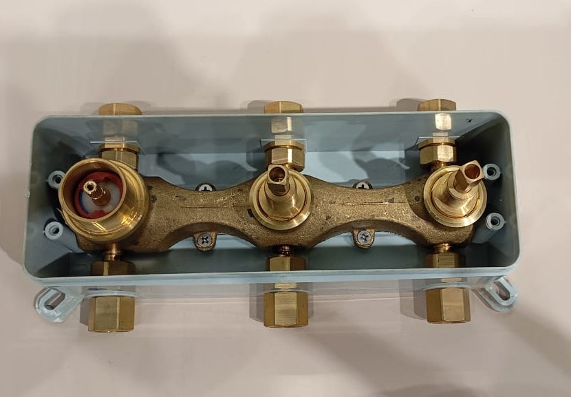 MULTI FUN. DIV.15MM 1/2  INLET 4OUTLETS - AQUANT -  ( CHROME -  - 0x0 mm - 0inchx0inch )