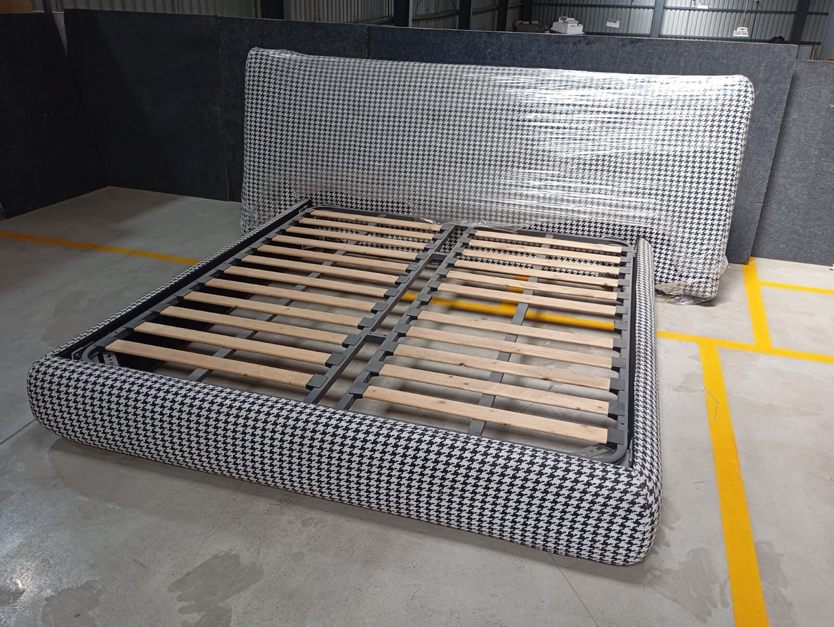 SB56A-WINGED KING SIZE BED (W/O STORAGE) (WHITE & BLACK) (HEADBOARD L-2642mm,W-1956mm,L-2083mm) - FURNITURE - (BLACK &  WHITE - BUENA CASA - 1981x1829 mm - 79.24inchX73.16inch)