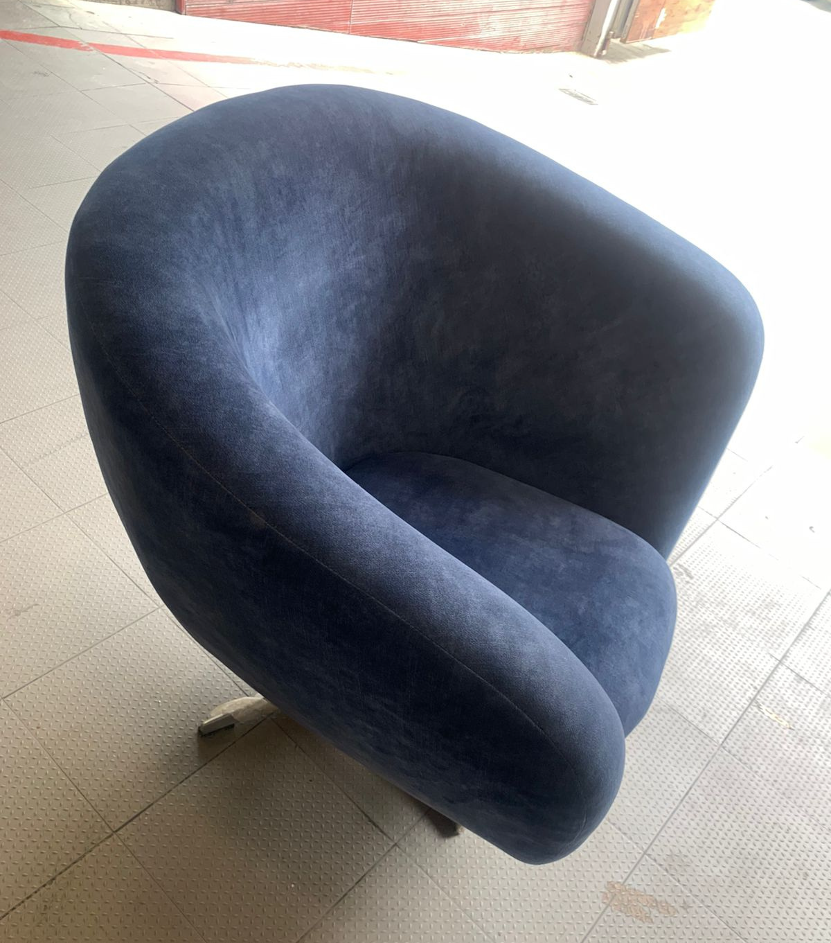 LEISURE CHAIR WITH METAL ROTATING LEGS BLUE FABRIC - FURNITURE - (BLUE - BUENA CASA - 900x900x800 mm - 36inchX36inchX32inch)