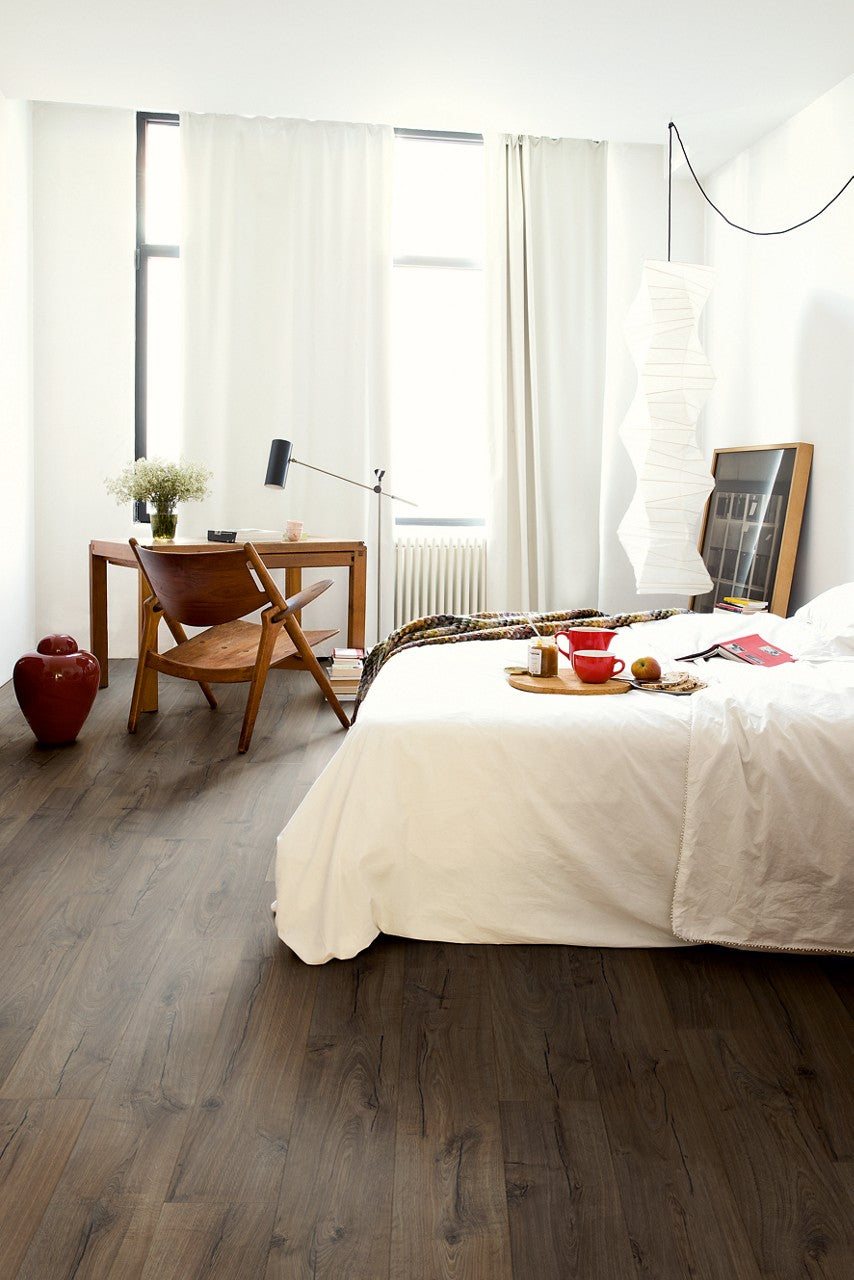 CALSSIC OAK BROWN (8 MM) AC4 - QUICK-STEP -  (  - IMPRESSIVE 8MM - 1380x190x8 mm - 55.2inchX7.6inchX0.32inch )