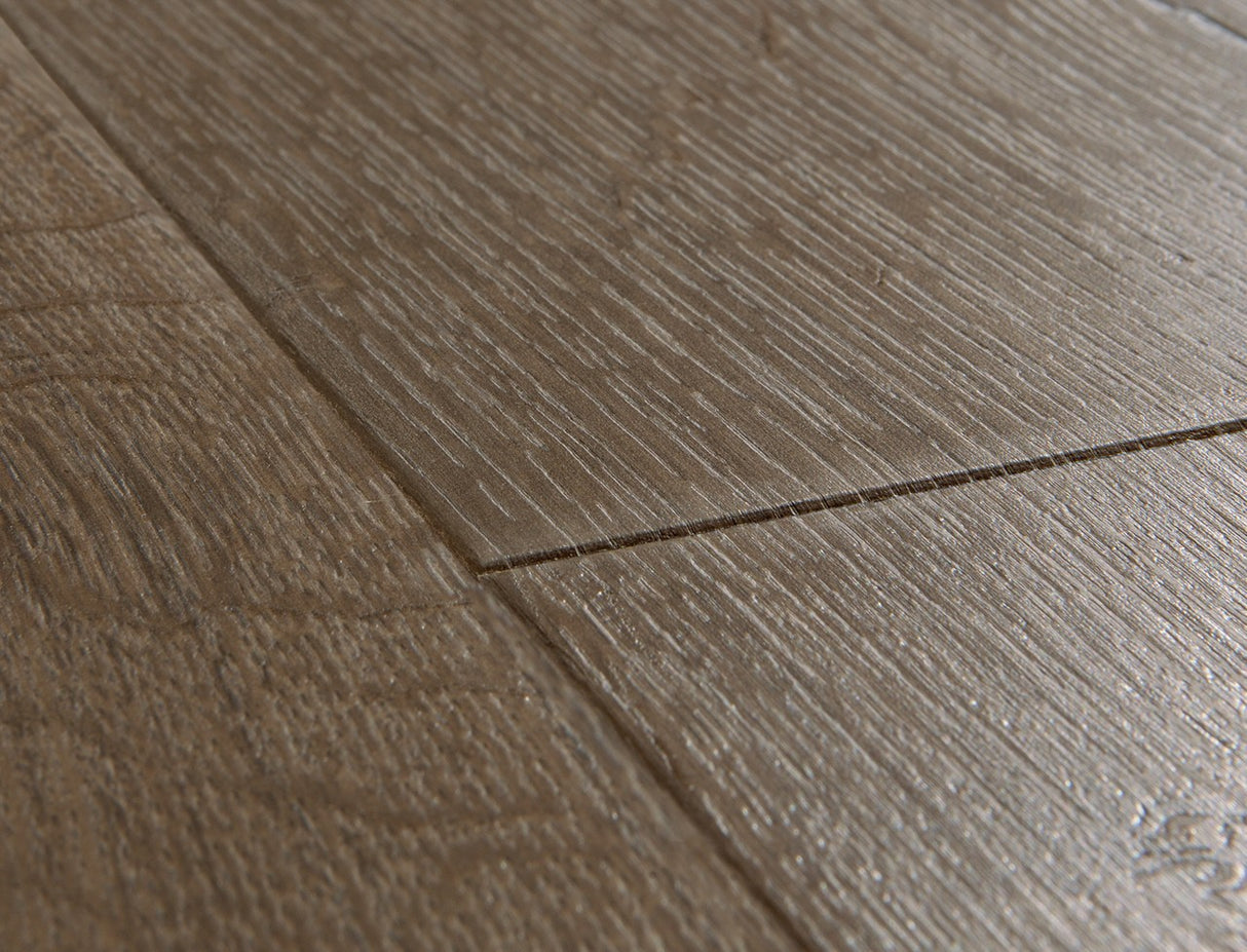 CALSSIC OAK BROWN (8 MM) AC4 - QUICK-STEP -  (  - IMPRESSIVE 8MM - 1380x190x8 mm - 55.2inchX7.6inchX0.32inch )